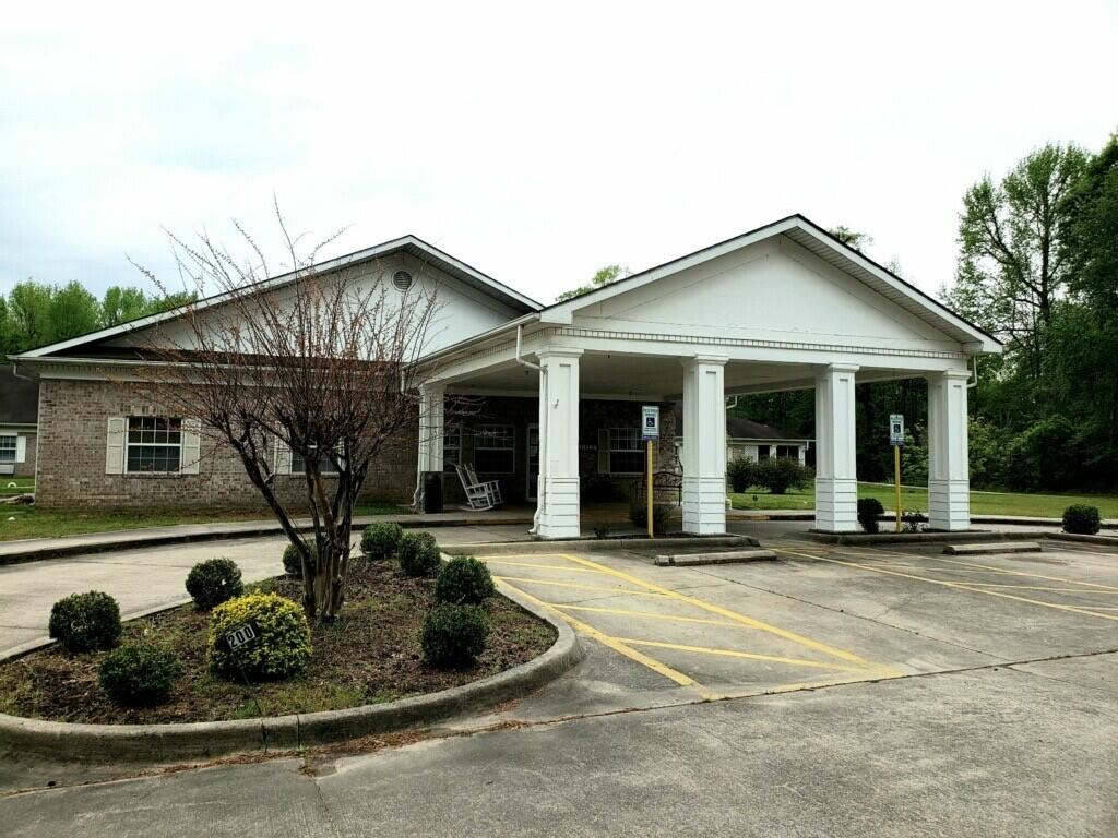 Columned entrance of Maple Healthcare in Hazen, Arkansas